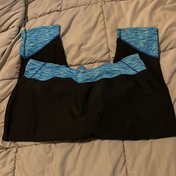 Excursion 2X work out capris black/ blue plus size - Picture 2 of 4